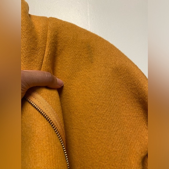 Yellow Coat - Picture 6 of 11